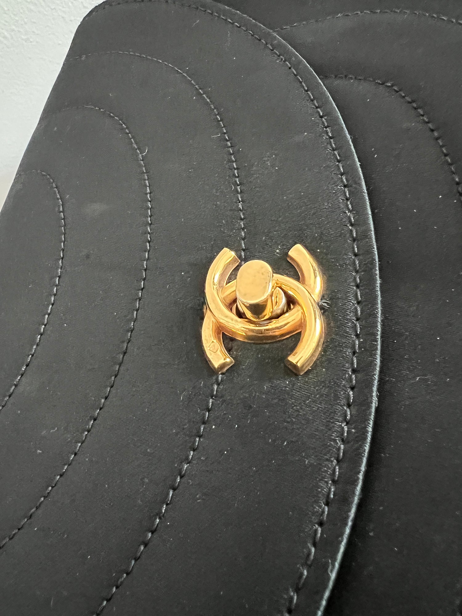 Sac Chanel vintage en satin / silk vintage flag bag + certificat entrupy