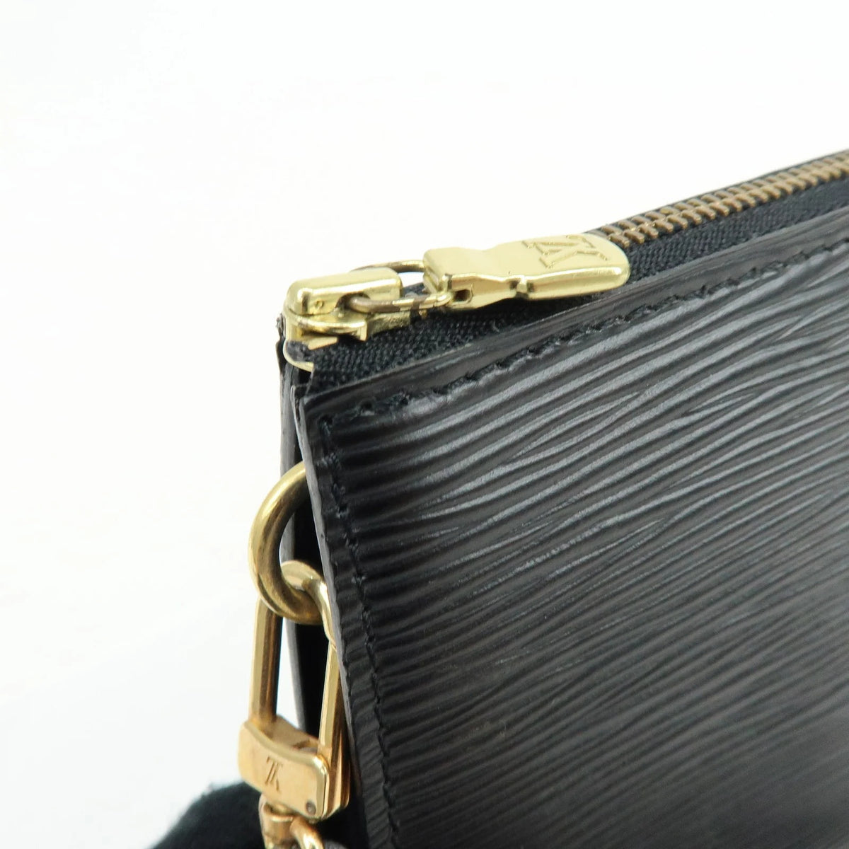 Louis Vuitton - Pochette accessoires cuir épi