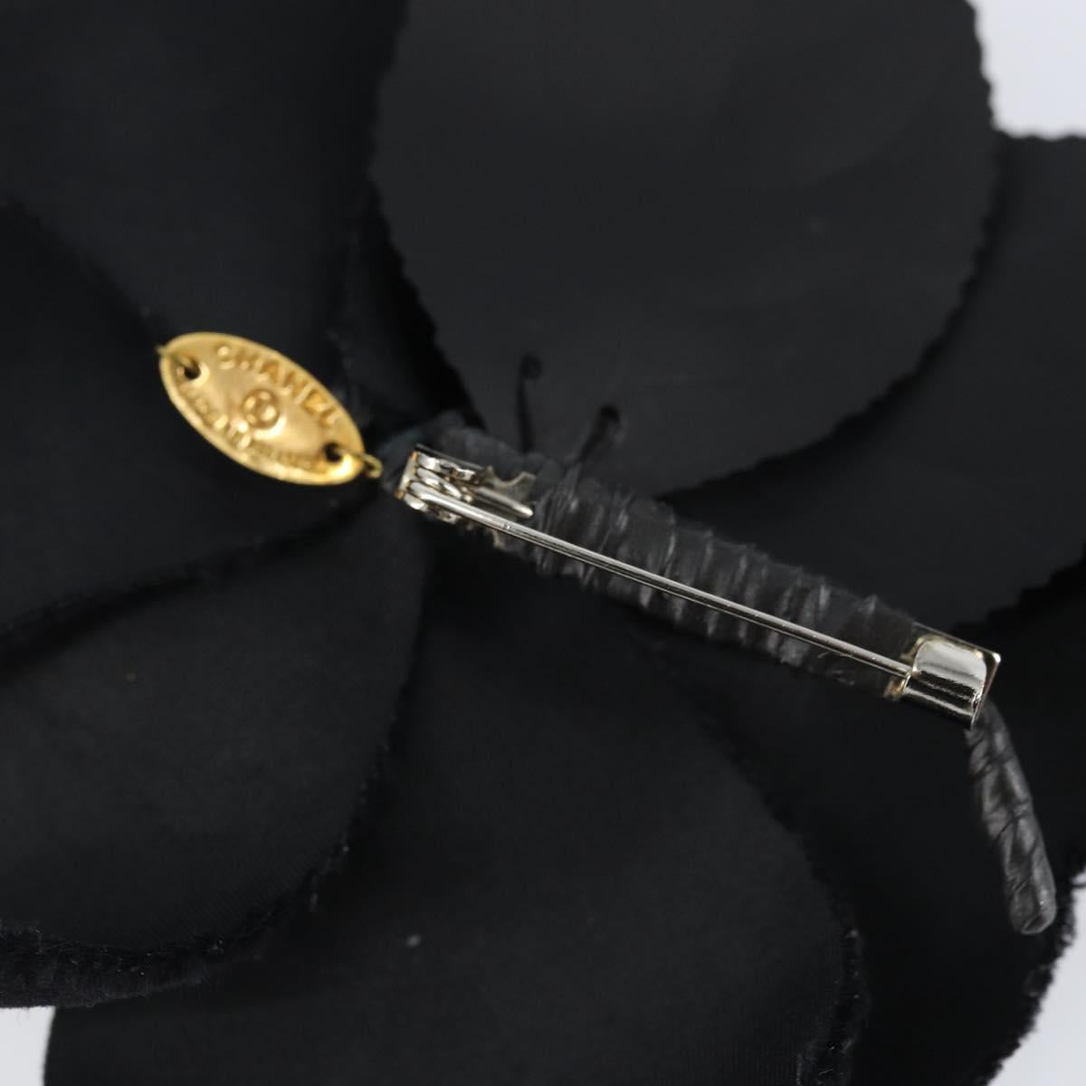 Chanel - Broche Camélia velour