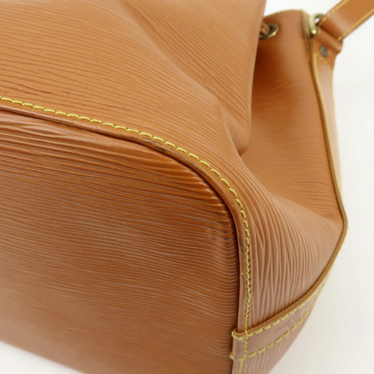 Louis Vuitton - Petit Noé Cuir épi Gold