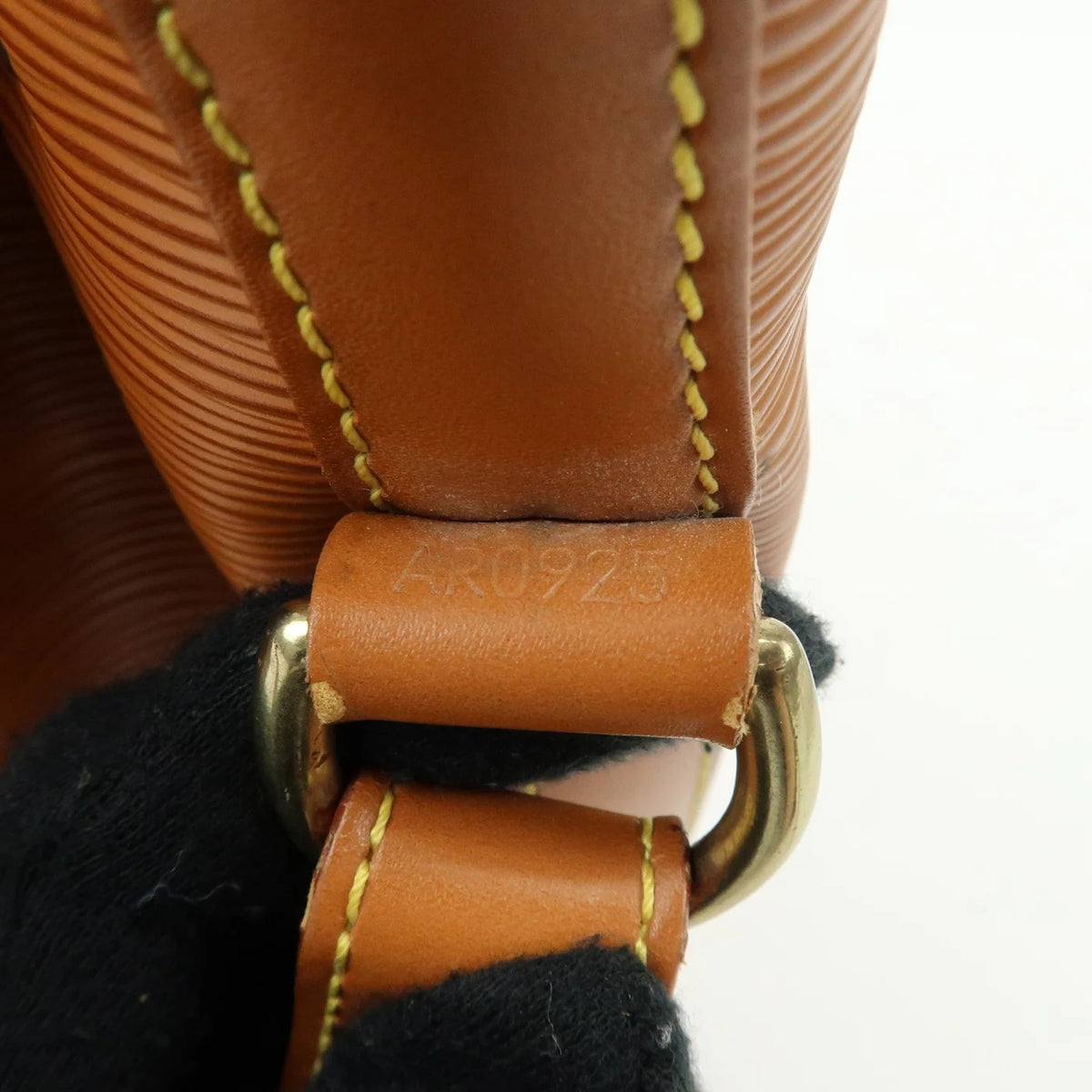 Louis Vuitton - Petit Noé Cuir épi Gold