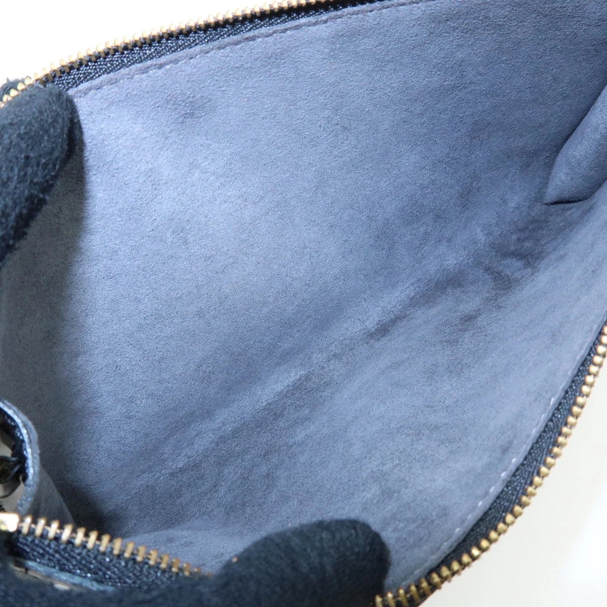 Louis Vuitton - Pochette accessoires cuir épi