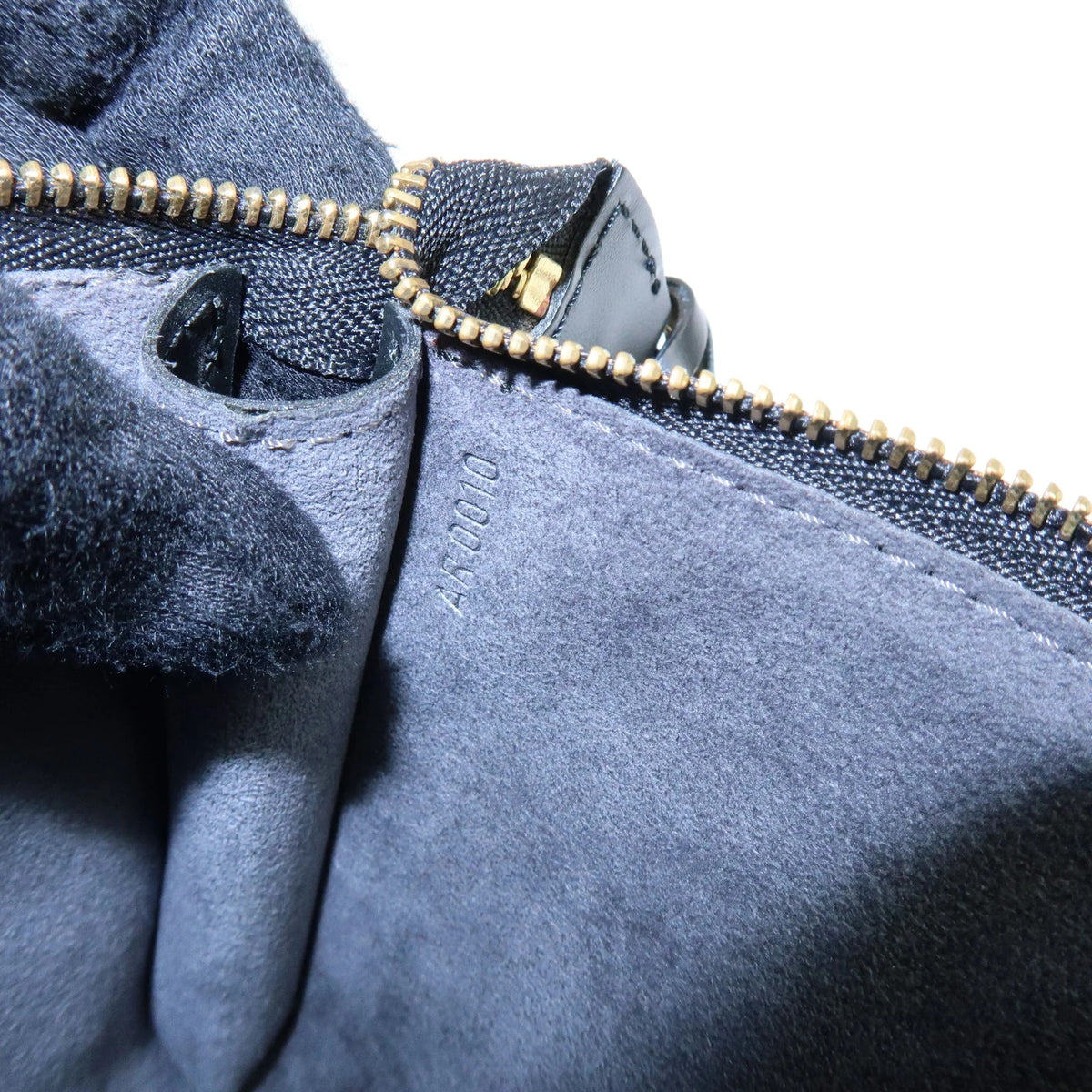 Louis Vuitton - Pochette accessoires cuir épi