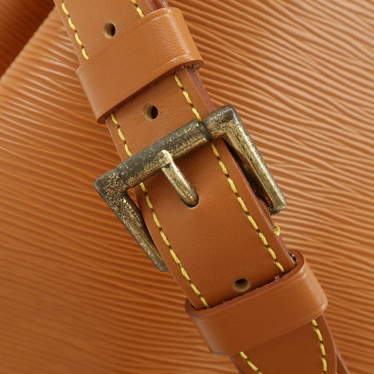 Louis Vuitton - Petit Noé Cuir épi Gold