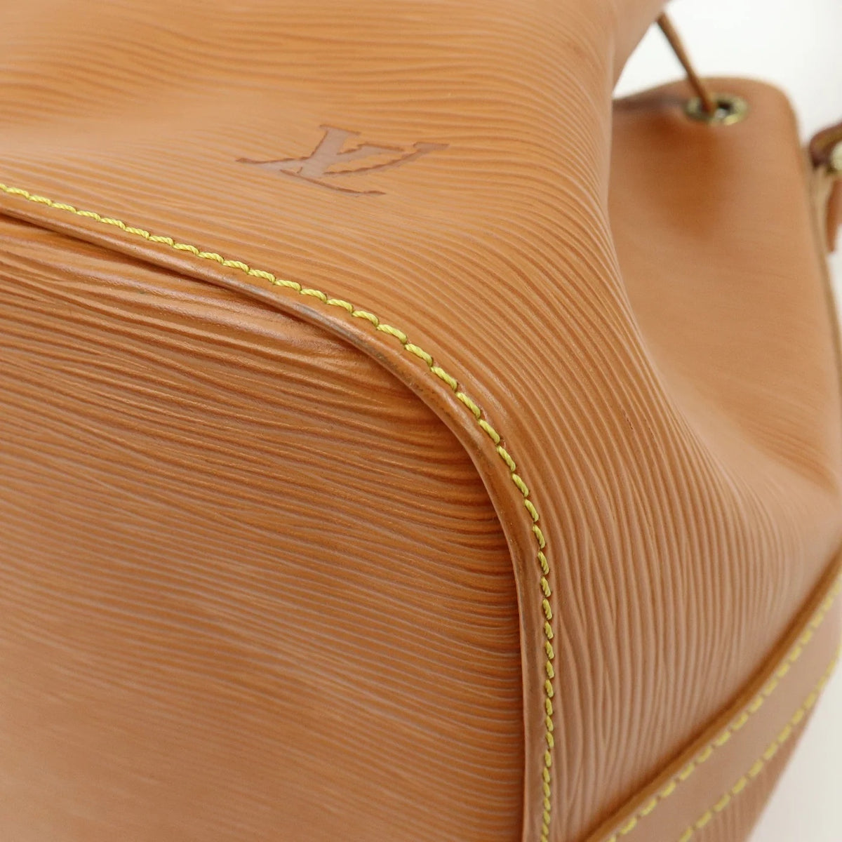 Louis Vuitton - Petit Noé Cuir épi Gold