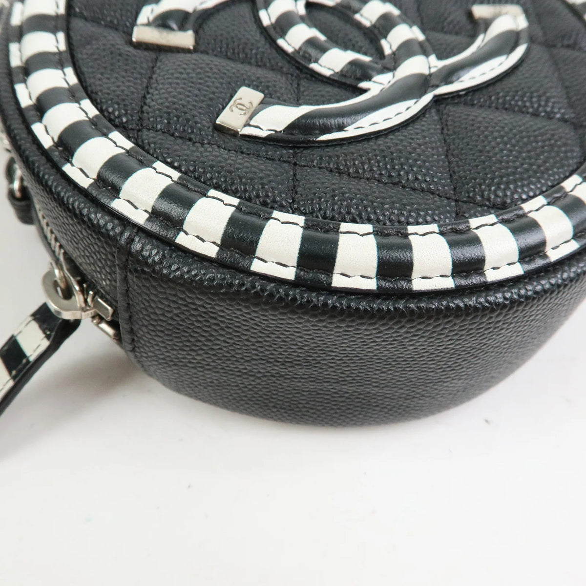 Chanel - Mini sac rond Filigree Cuir Caviar