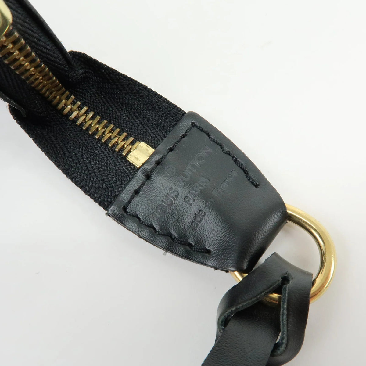 Louis Vuitton - Pochette accessoires cuir épi